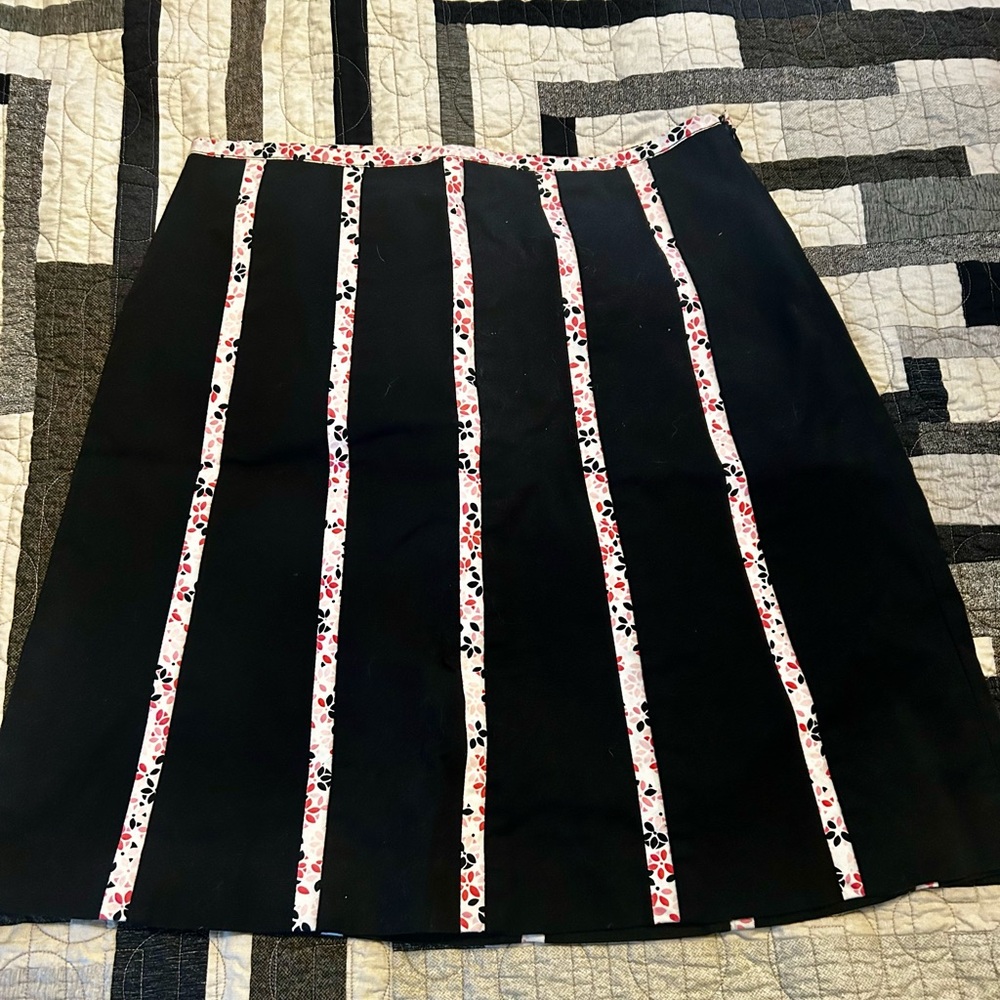 Talbots cotton/spandex black A-line skirt with white and pink detailing